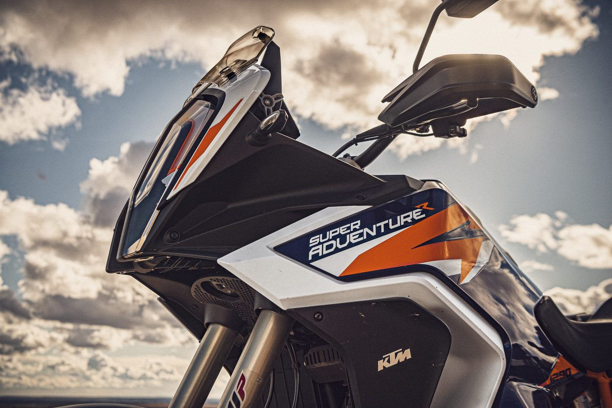 LA NUEVA KTM 1290 SUPER ADVENTURE R OFRECE UNAS POSIBILIDADES DE VIAJE ILIMITADAS, INCLUSO CUANDO DESAPARECE EL ASFALTO